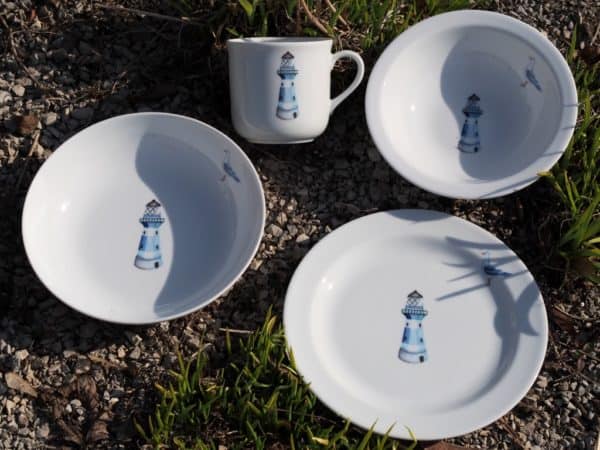 Kindergeschirr Porzellan Set mit Becher, Teller, Schale und Müslischüssel mit Leuchtturm blau